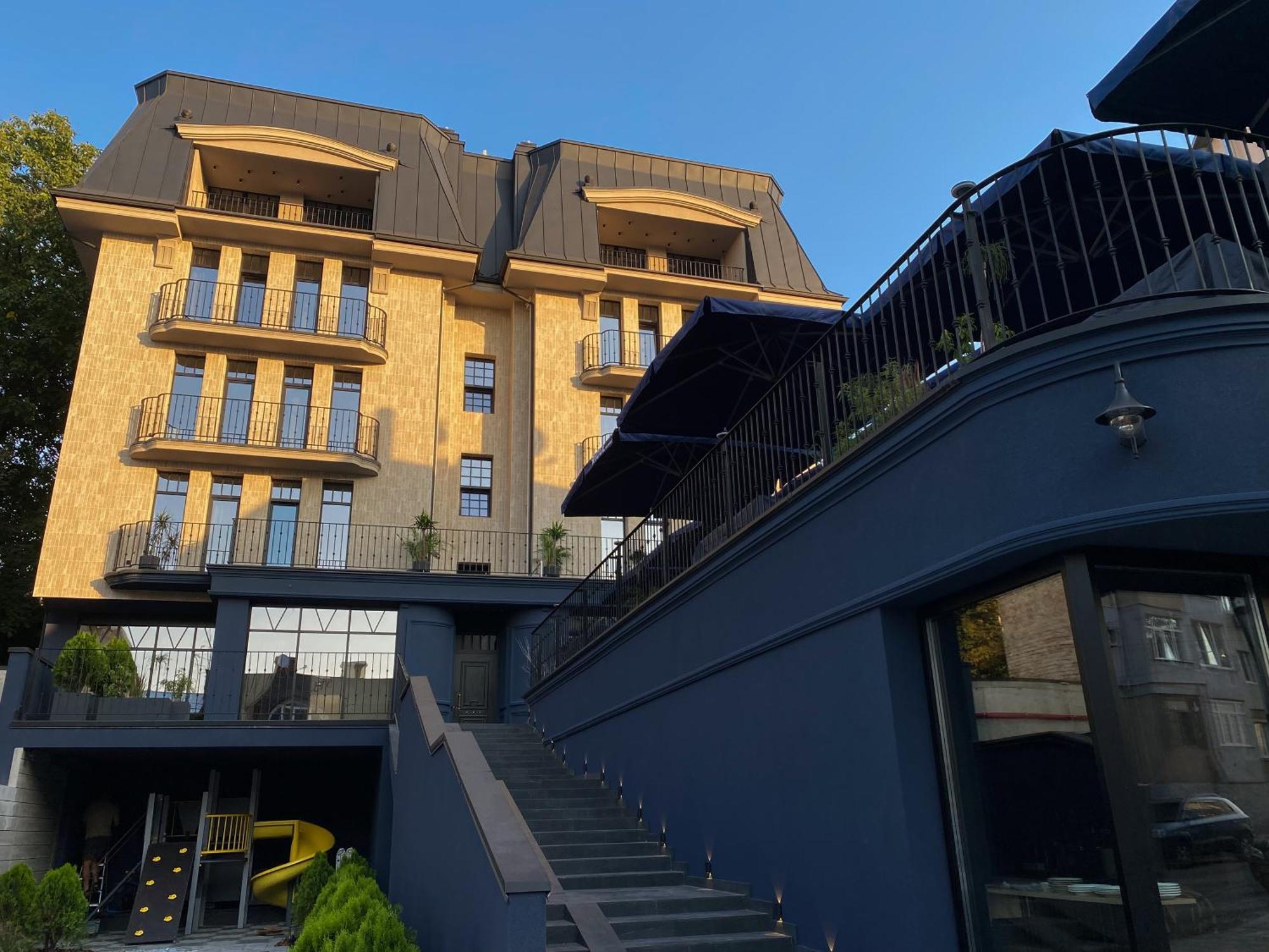 Ridge Apartments Černivci Esterno foto