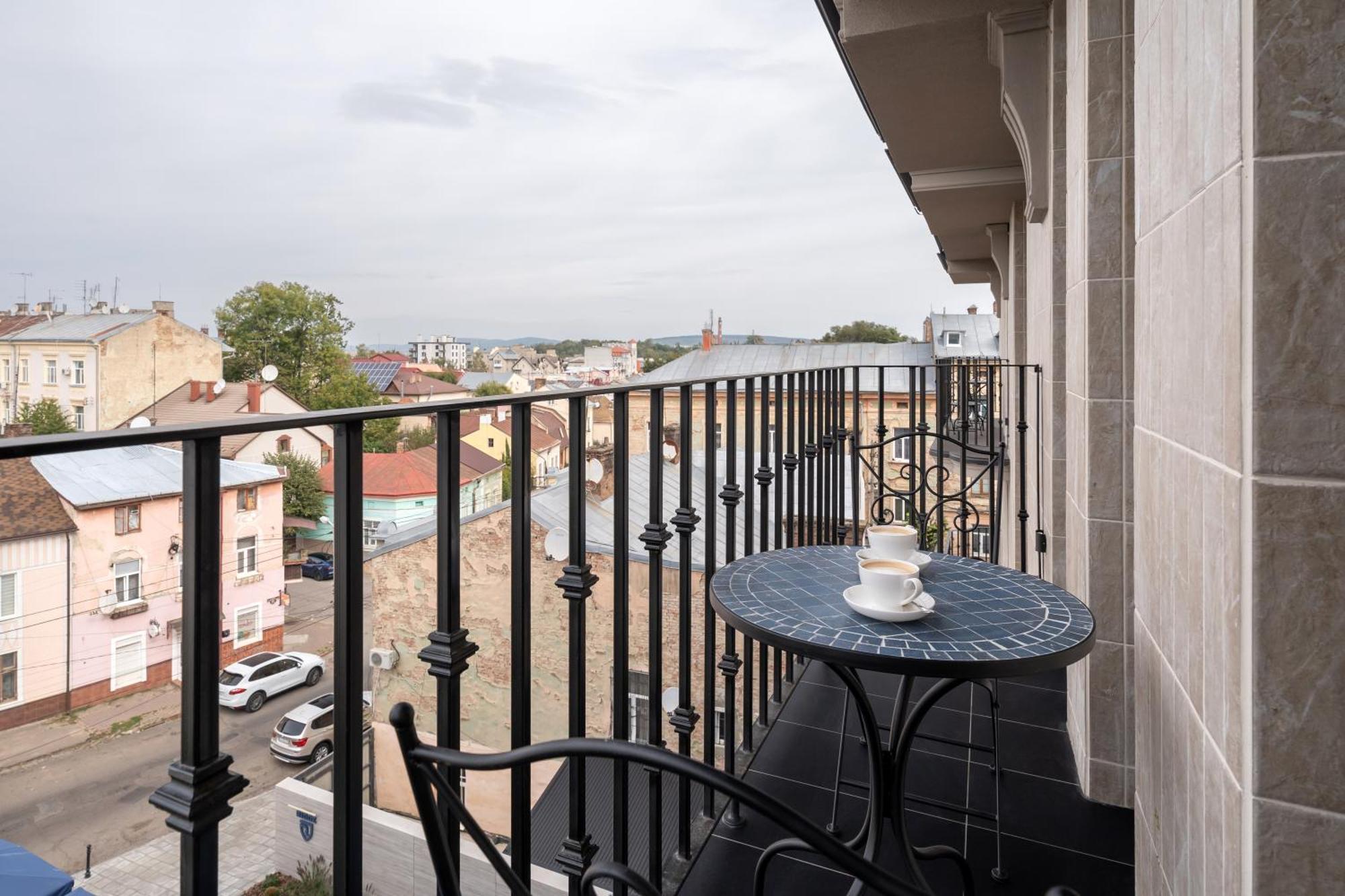 Ridge Apartments Černivci Esterno foto